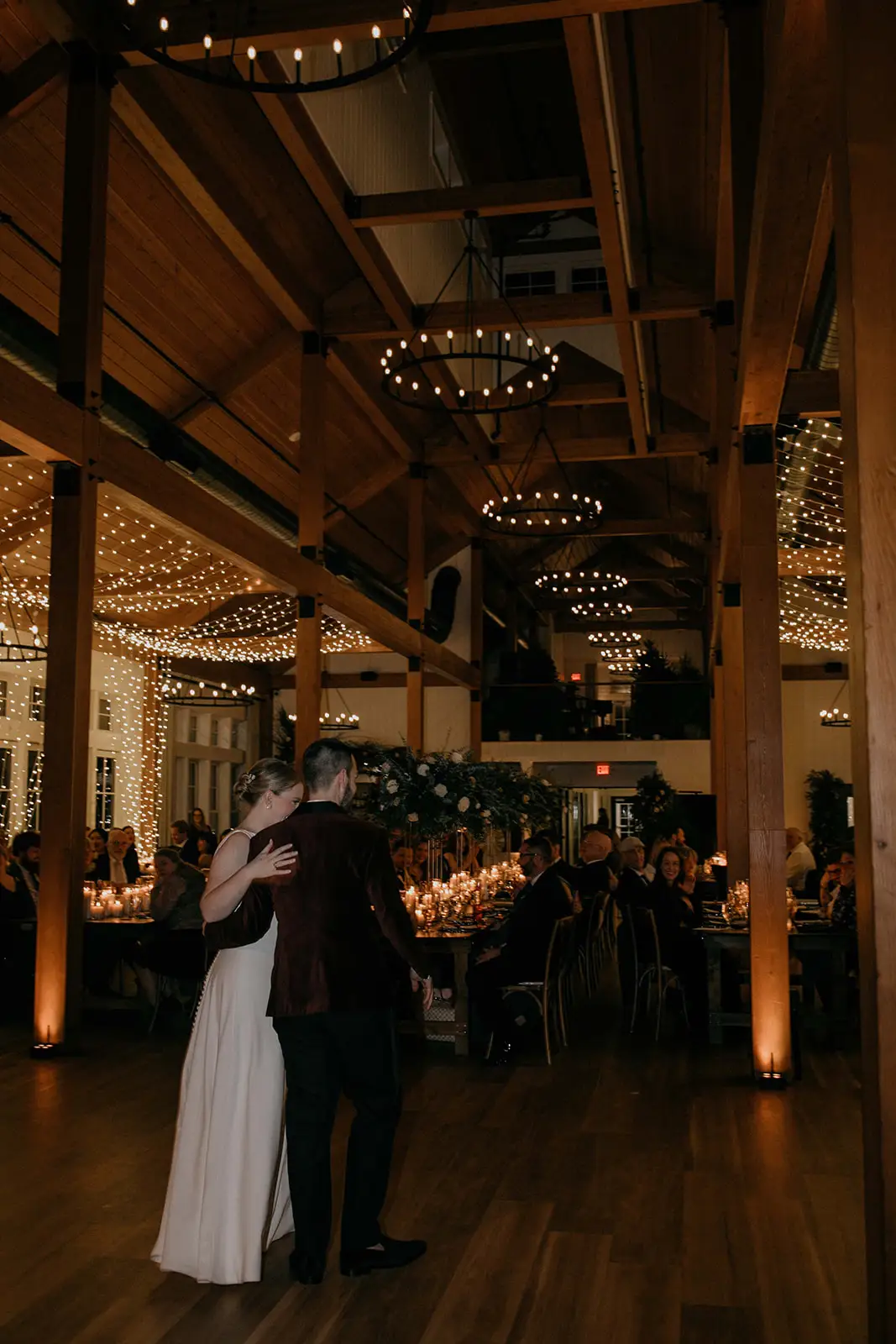 Couple dancing wedding lighting